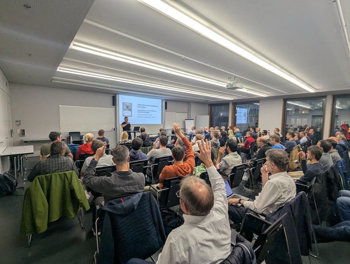 Philip presenting at JUG Zürich